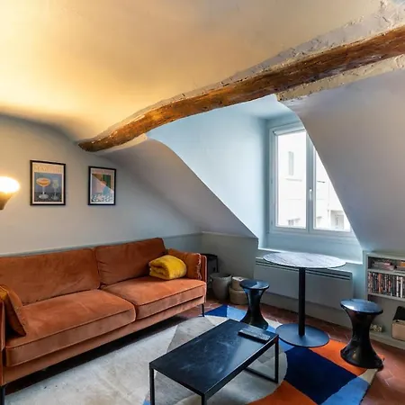 Charming And Comfortable In The Heart Of Parigi